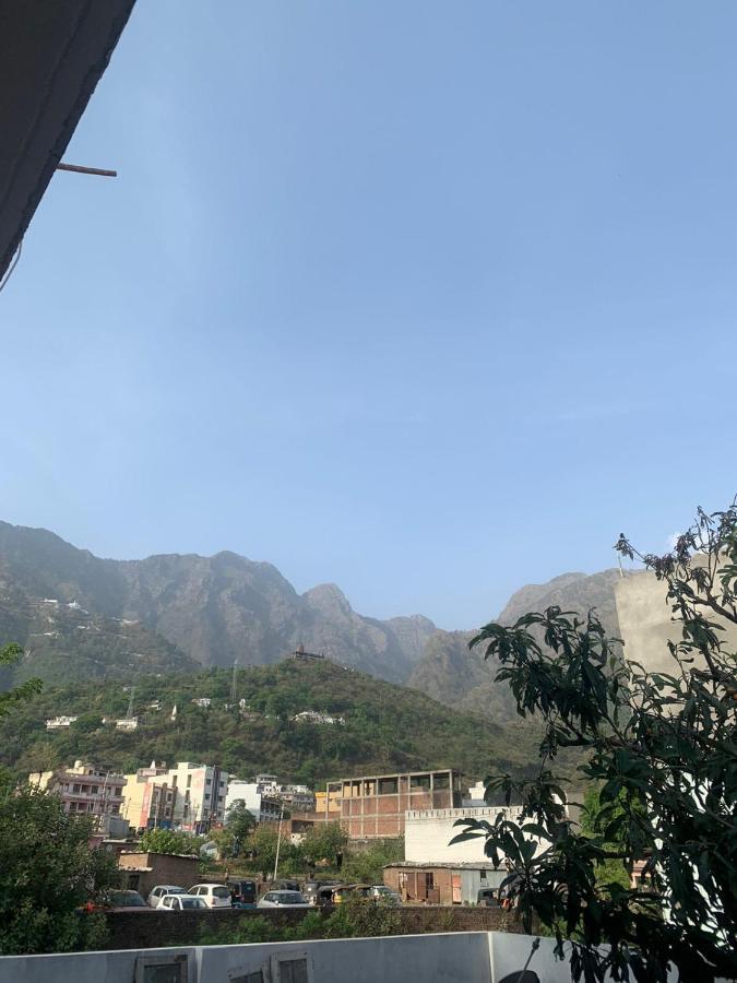 Saatvik Homestay Katra  Luaran gambar