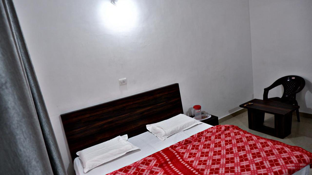 Saatvik Homestay Katra  Luaran gambar
