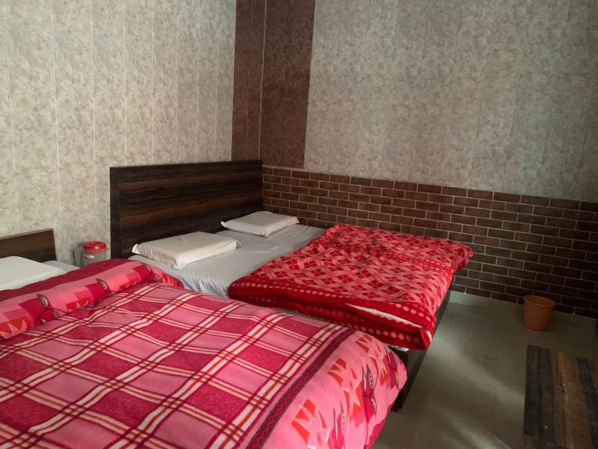 Saatvik Homestay Katra  Luaran gambar