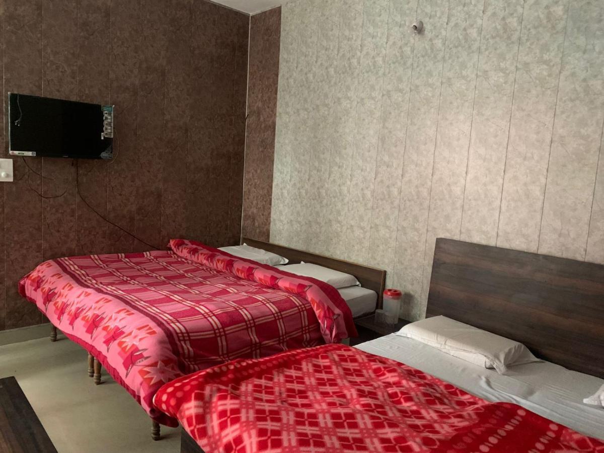 Saatvik Homestay Katra  Luaran gambar