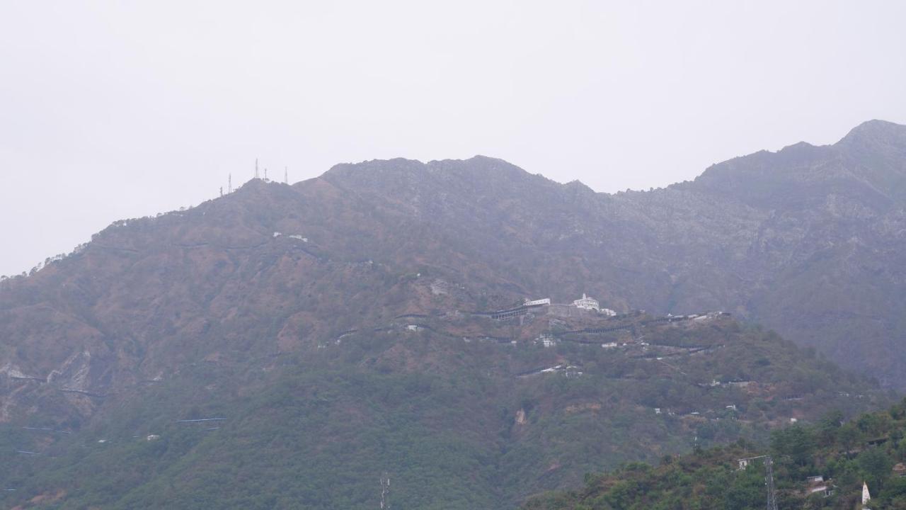Saatvik Homestay Katra  Luaran gambar