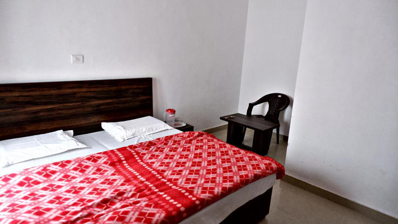 Saatvik Homestay Katra  Luaran gambar