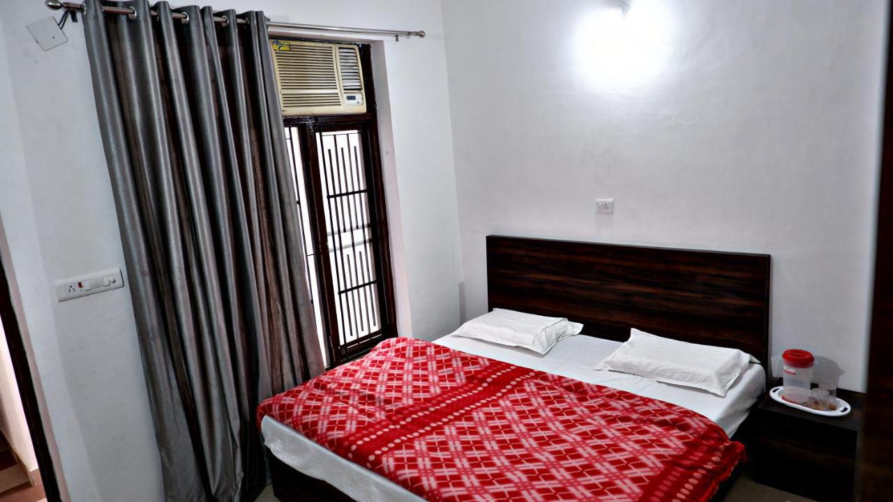 Saatvik Homestay Katra  Luaran gambar