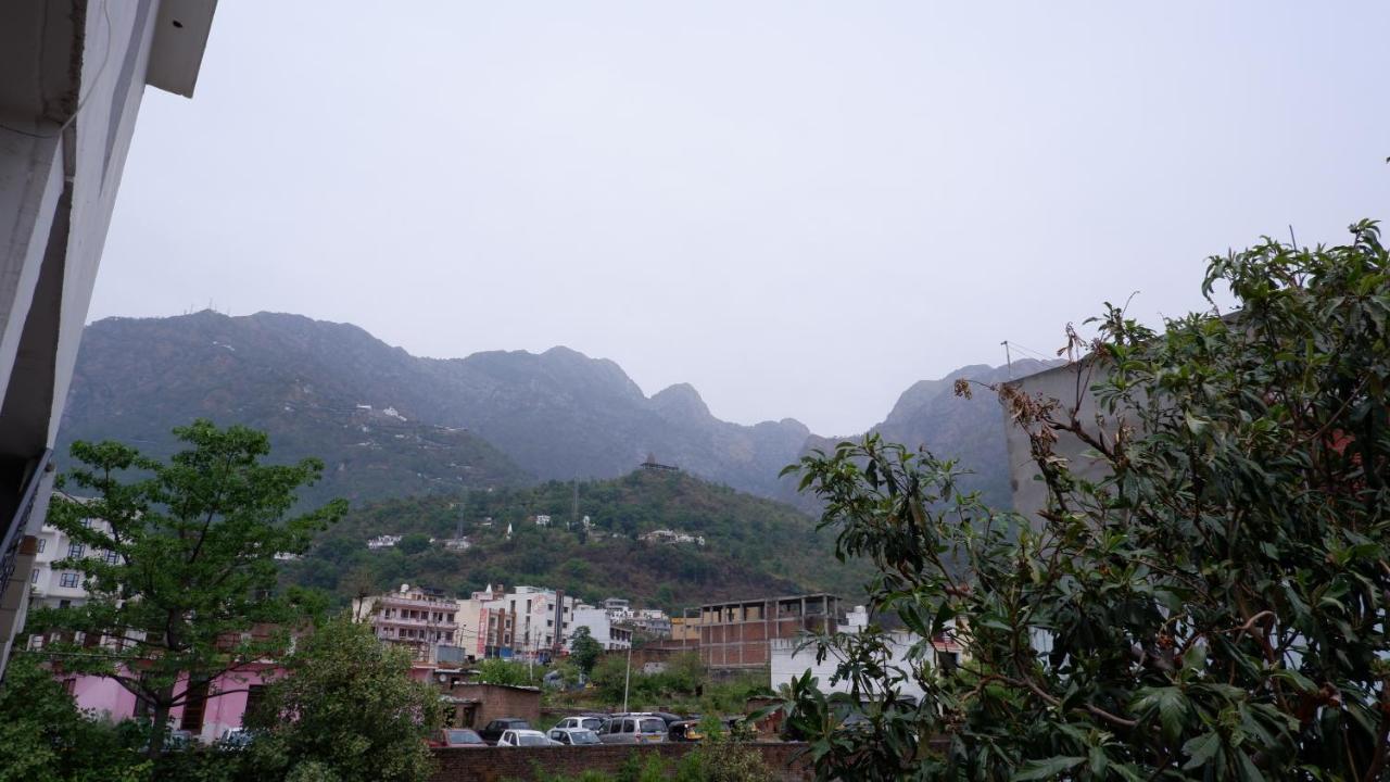 Saatvik Homestay Katra  Luaran gambar