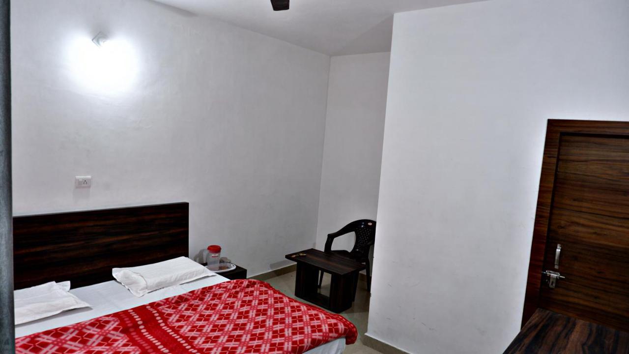 Saatvik Homestay Katra  Luaran gambar