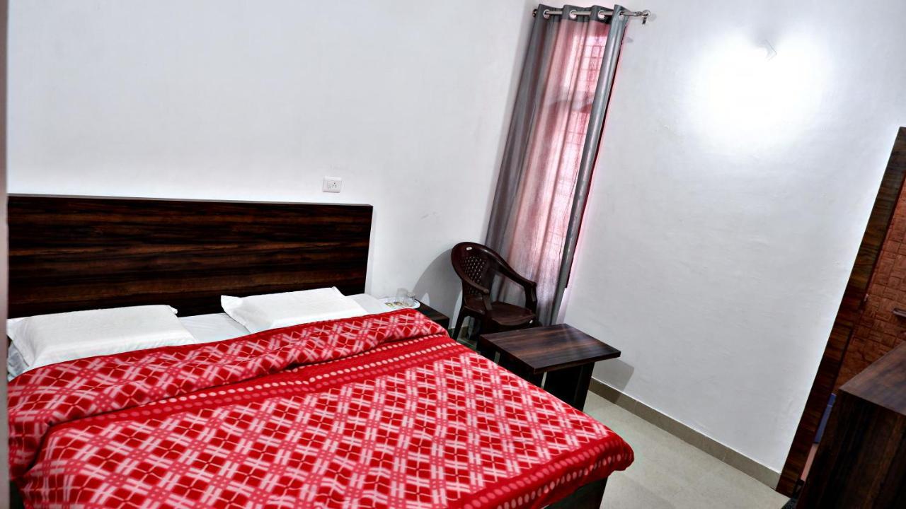 Saatvik Homestay Katra  Luaran gambar