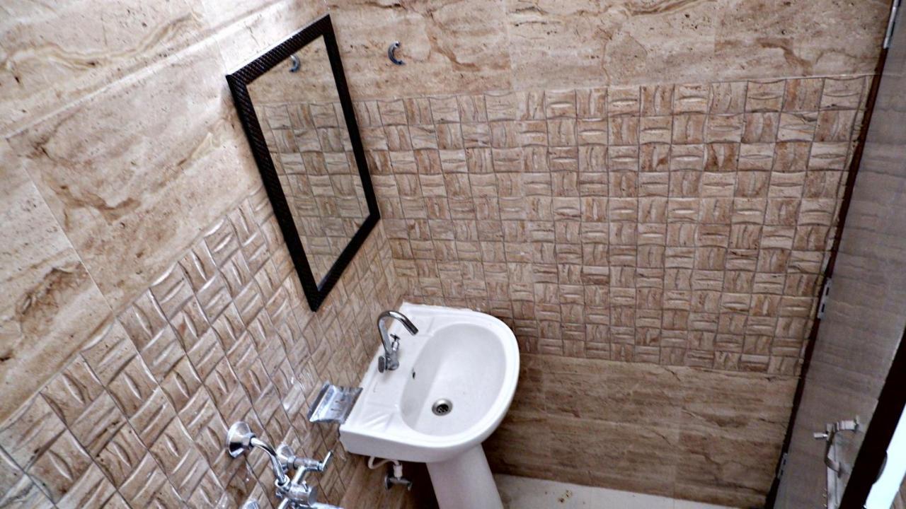 Saatvik Homestay Katra  Luaran gambar