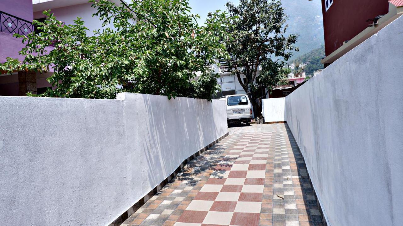 Saatvik Homestay Katra  Luaran gambar