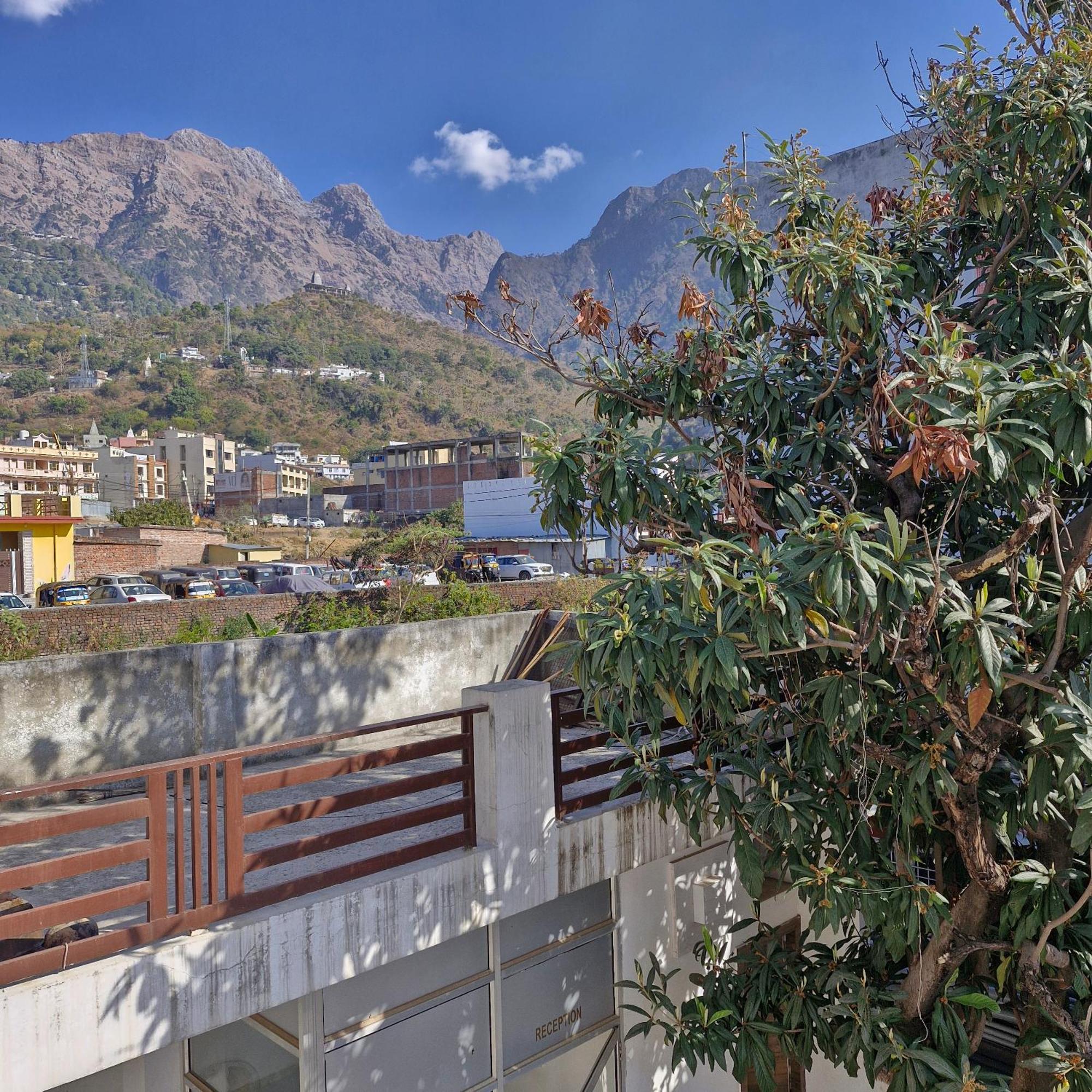 Saatvik Homestay Katra  Luaran gambar