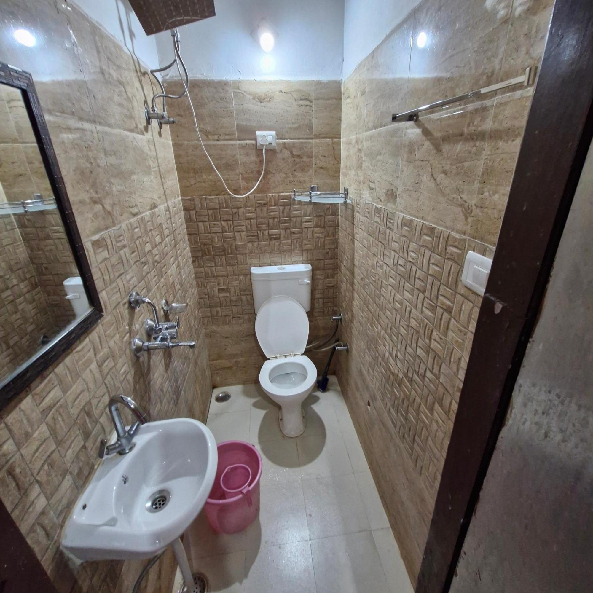 Saatvik Homestay Katra  Bilik gambar