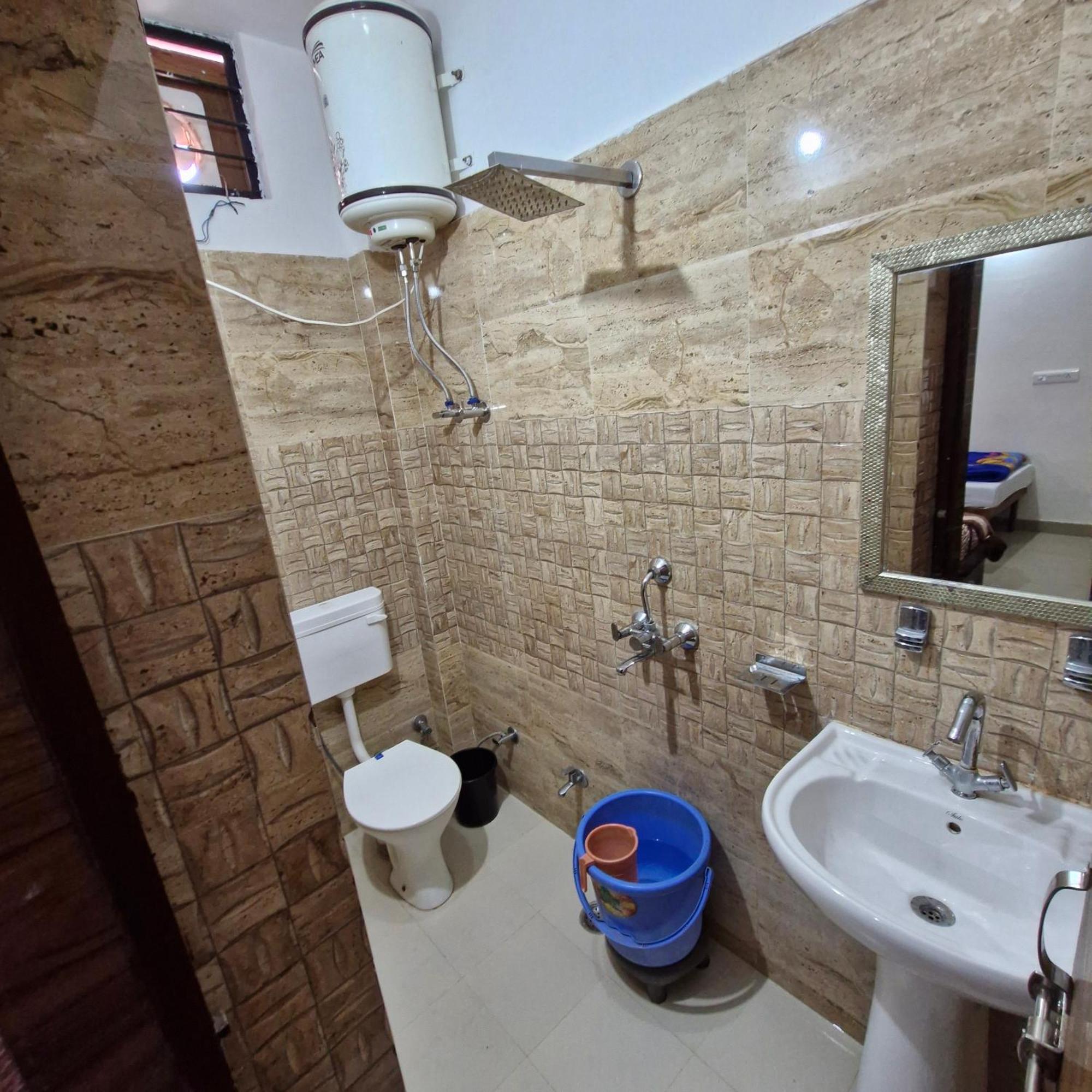 Saatvik Homestay Katra  Luaran gambar