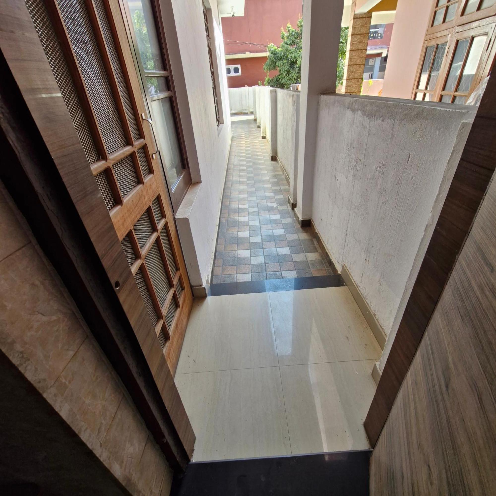 Saatvik Homestay Katra  Luaran gambar