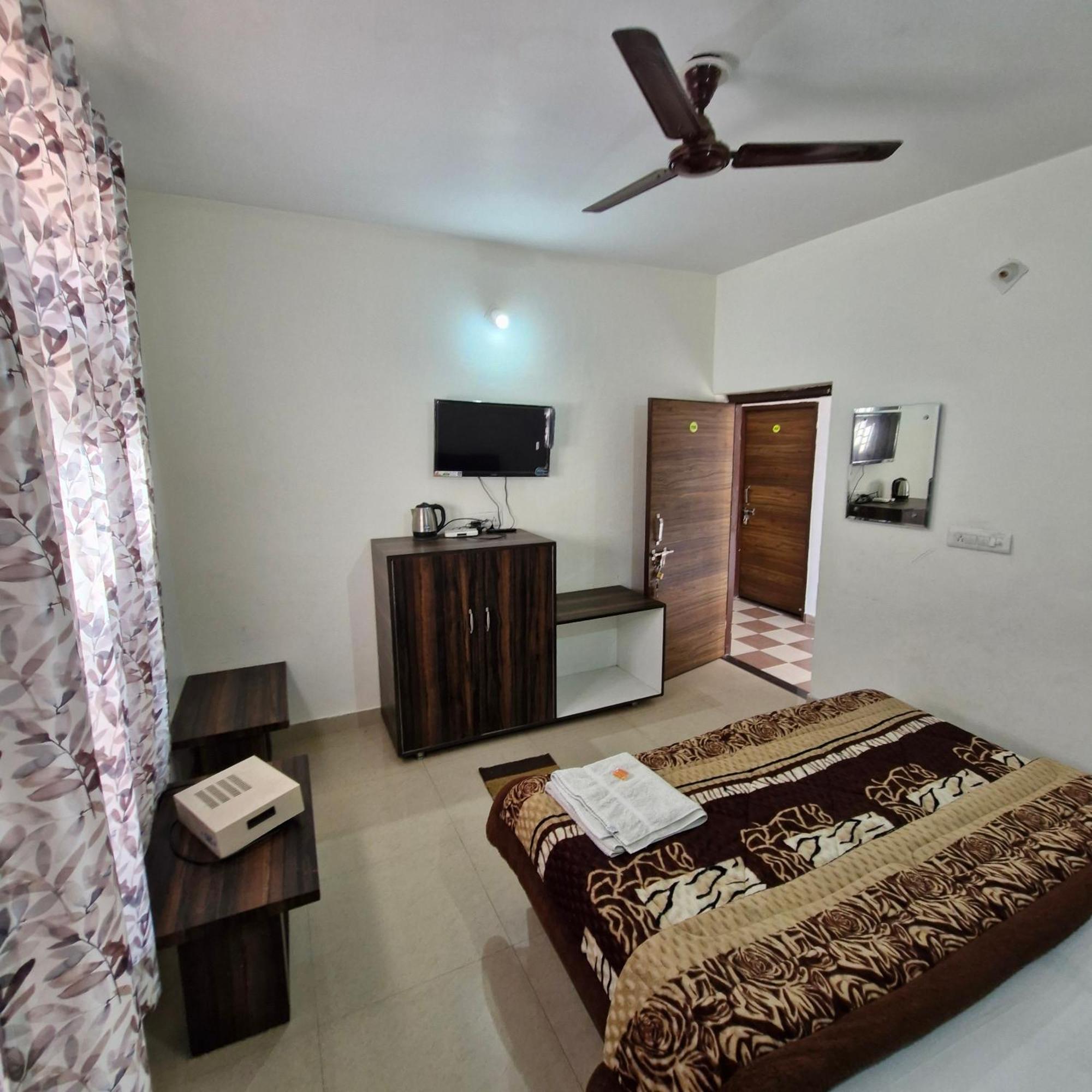 Saatvik Homestay Katra  Bilik gambar