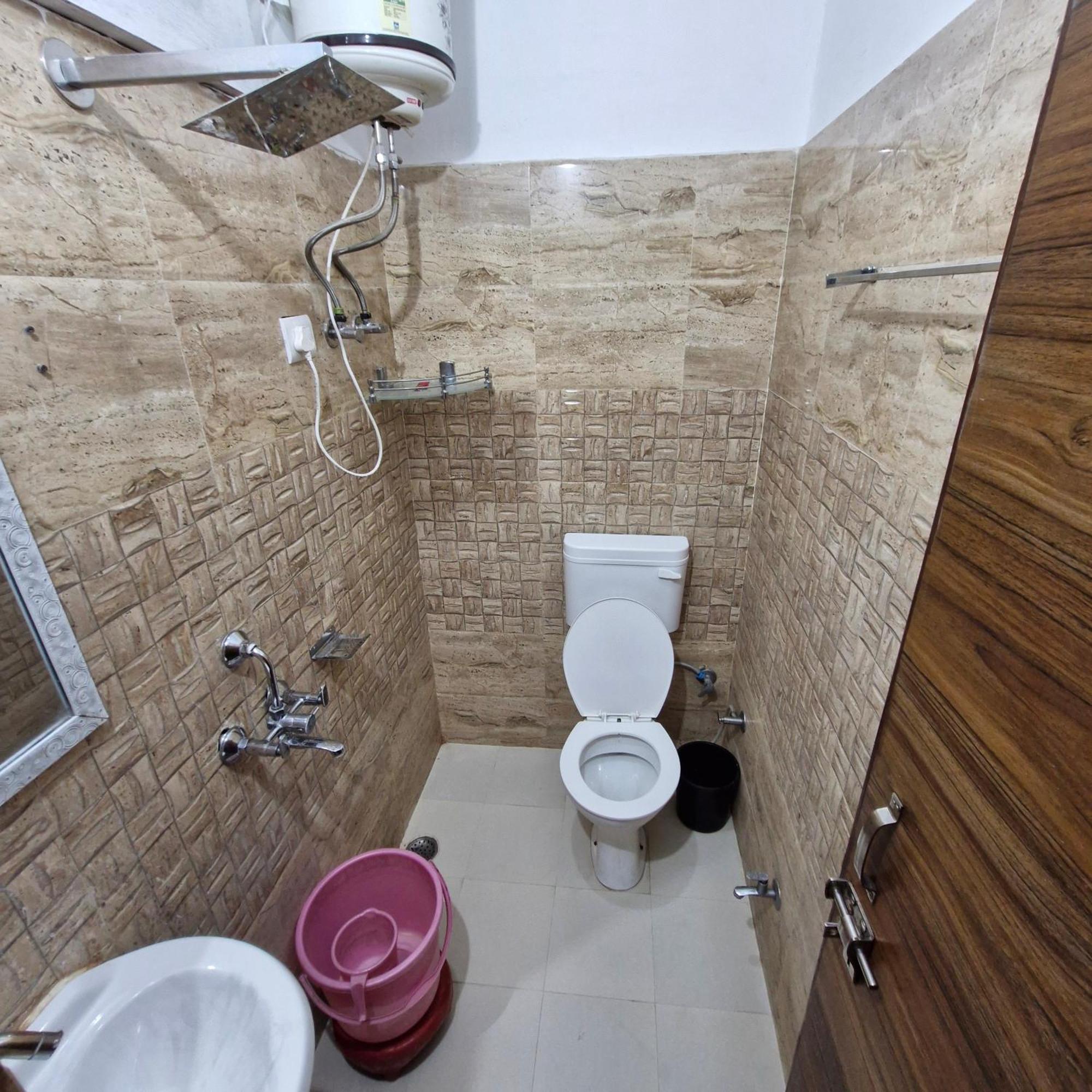 Saatvik Homestay Katra  Luaran gambar