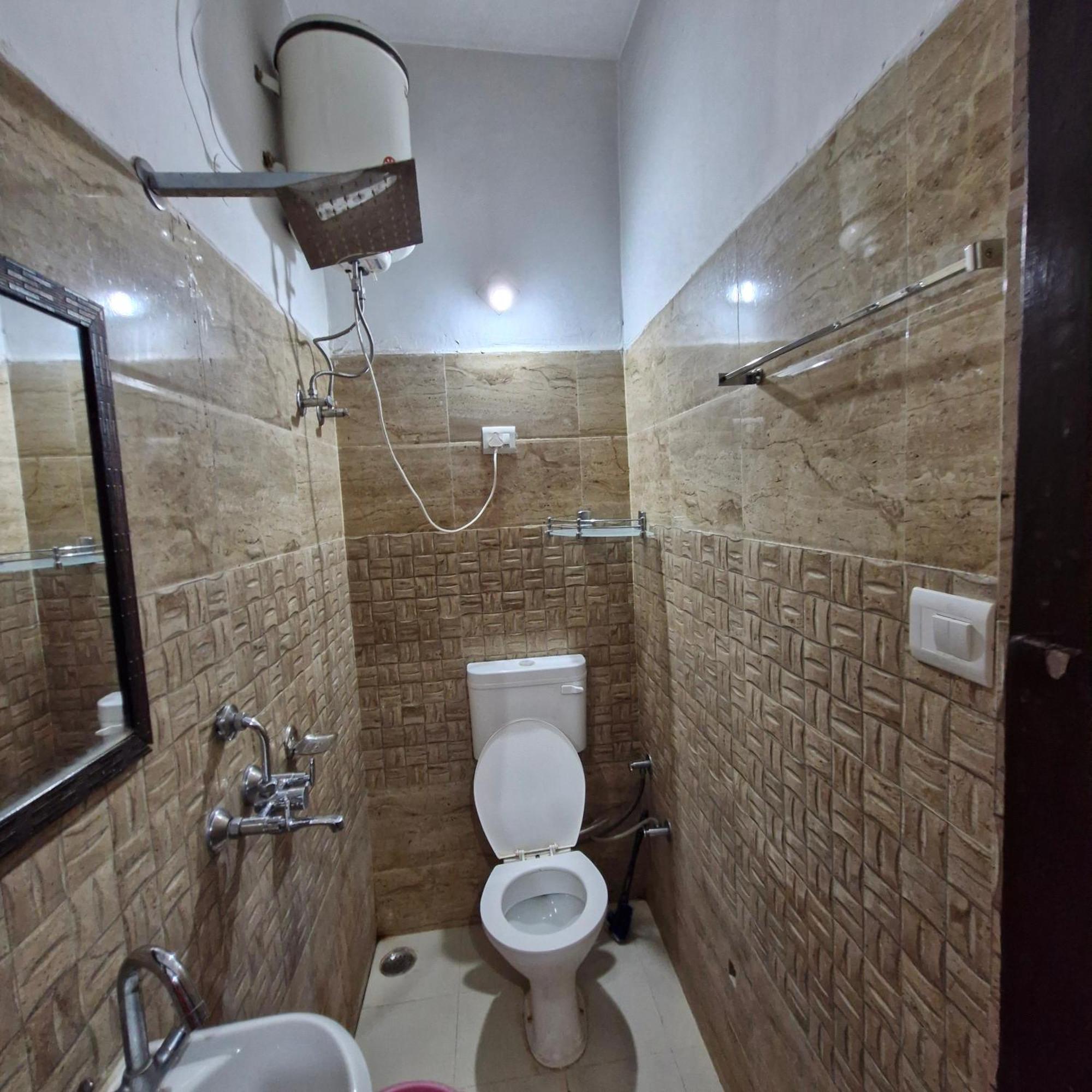 Saatvik Homestay Katra  Luaran gambar