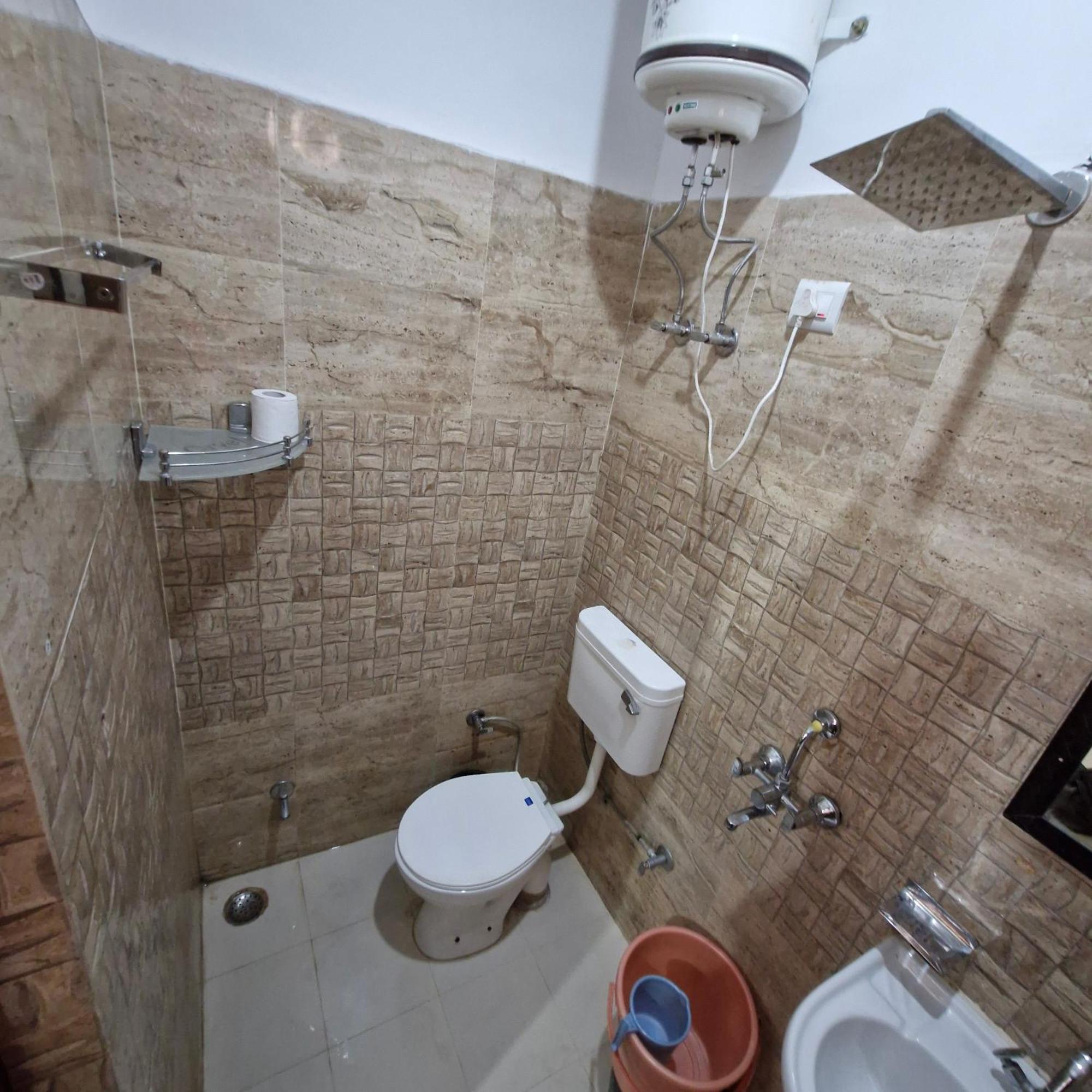 Saatvik Homestay Katra  Luaran gambar